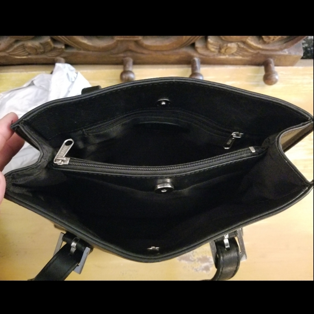 Esprit Black Shoulder Purse - Picture 6 of 11